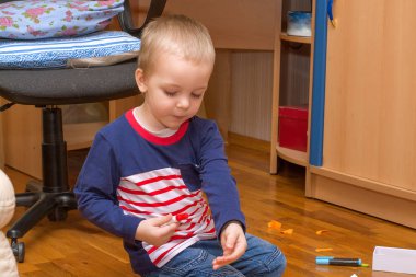 neşeli ve neşeli bir çocuk