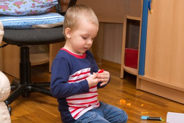 neşeli ve neşeli bir çocuk