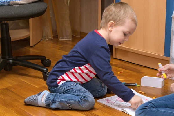 neşeli ve neşeli bir çocuk