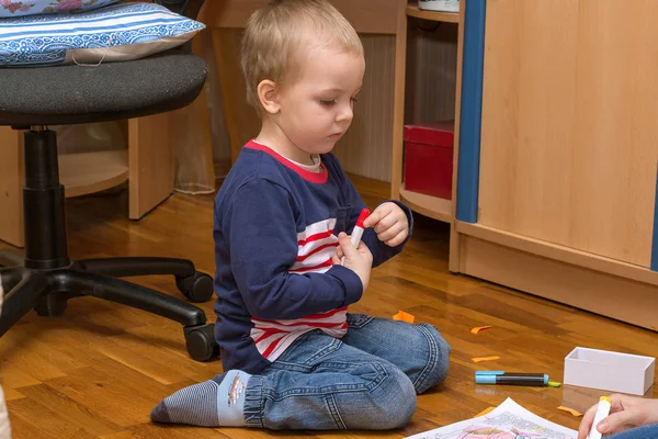 neşeli ve neşeli bir çocuk