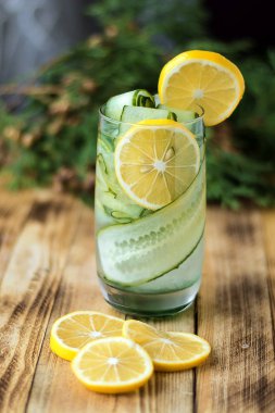 limon ve taze salatalık Detoks