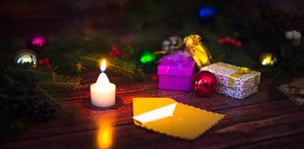 Christmas decoration with Christmas balls and candles — Stock Photo, Image