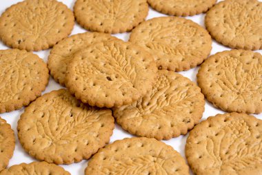 Beyaz arka plan üzerinde sindirim bisküvi