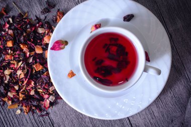 Çay yaprak, meyve ve kuruyemiş rustik sırt karışımı fincan