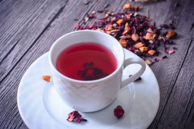 Çay yaprak, meyve ve kuruyemiş rustik sırt karışımı fincan