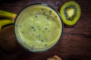 Taze kivi güler yüzlü. Üstten Görünüm