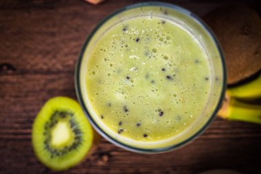 Taze kivi güler yüzlü. Üstten Görünüm