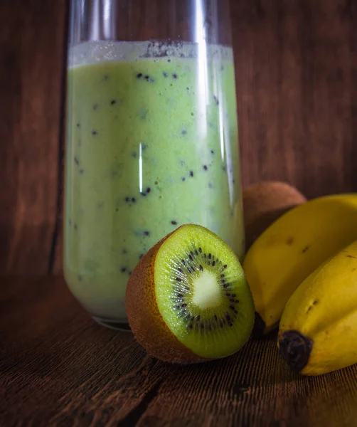 Kivi ve muz taze yüzlü