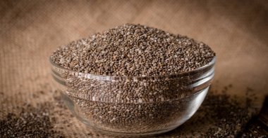 Chia tohum ahşap arka plan üzerinde