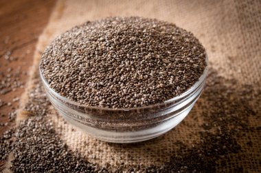 Chia tohum ahşap arka plan üzerinde