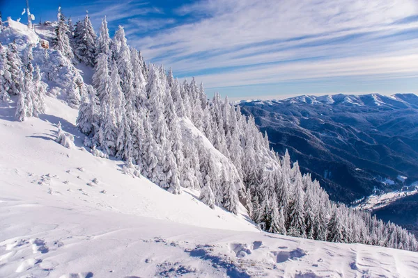 Estación de esquí de montaña, Rumania, Transilvania, Brasov, Poiana Brasov — Foto de Stock