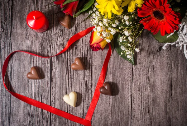Flores y chocolates para San Valentín — Foto de Stock