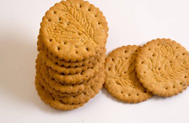 Beyaz arka plan üzerinde sindirim bisküvi