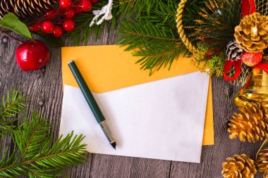 Noel tebrik kartları. Zarflar harflerle, hediyeler, Ch