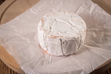 Peynir Camembert ahşap oyun tahtası