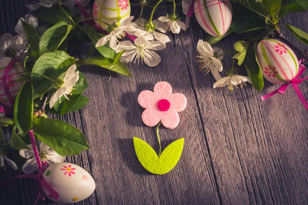 Mutlu Paskalyalar Geleneksel Paskalya Yumurtaları Ile Tatil Arka Plan Üstten — Stok fotoğraf