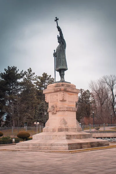 Esteban el Grande Monumento en el centro de Chisinau, Moldavia . — Foto de Stock