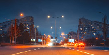 Chisinau, Moldova 2020. Geceleri şehrin kapıları, şehrin güzel mimarisi.