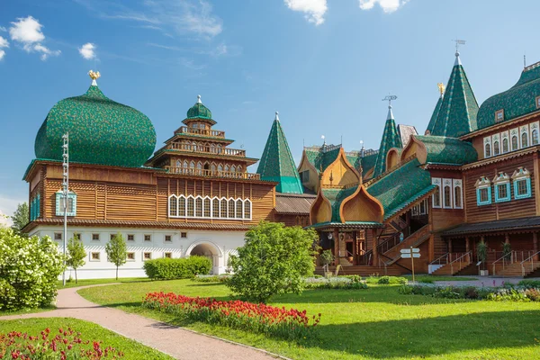 Russie, Moscou. Le palais du tsar Alexeï Mikhaïlovitch dans le parc Kolomna. 26 mai 2016 — Photo