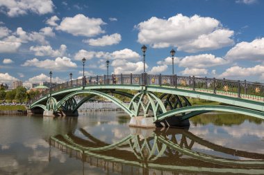 Rusya, Moskova, Tsaritsyno park. Köprü. 26 Mayıs 2016.