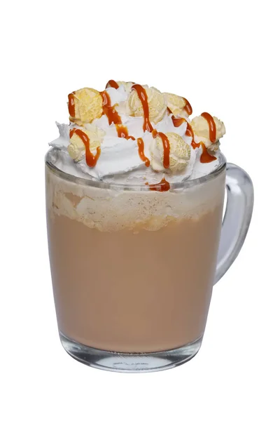 Cóctel de café con crema batida, palomitas de maíz y caramelo en trans — Foto de Stock