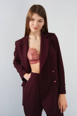 Pantolon takım lacing üzerinde arka ile çekici moda modeli