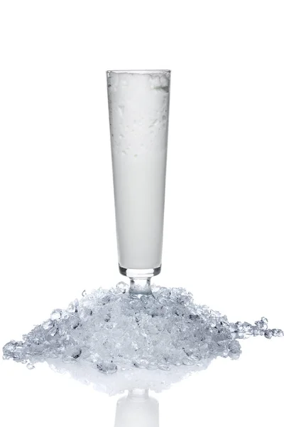 Sling glas met ijs en slagroom crème op hoop geplet — Stockfoto