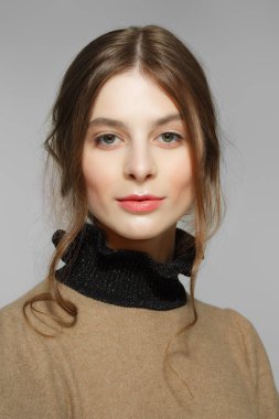 Işık kırmızı dudaklar ve pembe yanakları ihale moda model. Temiz 