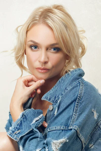 Çekici wooman yüksek anahtar portresi