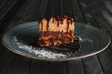 Kabarık çikolatalı kek ve sufle parça