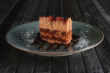 Kabarık çikolatalı kek ve sufle parça