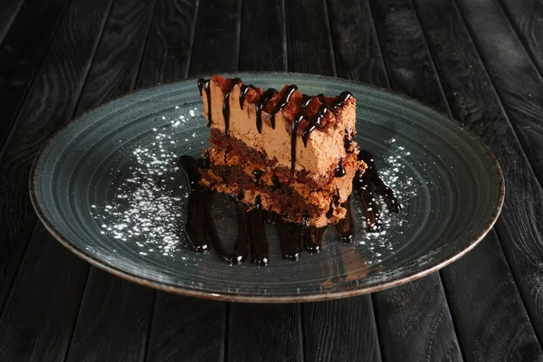 Kabarık çikolatalı kek ve sufle parça