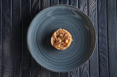 Soğan marmelat plakalı. Soğan jöle şekerlenmiş.