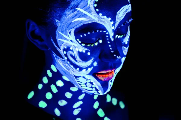 Portrait of beautiful girl with ultraviolet paint on her face. Girl with neon make-up in color light. — Stock Photo, Image