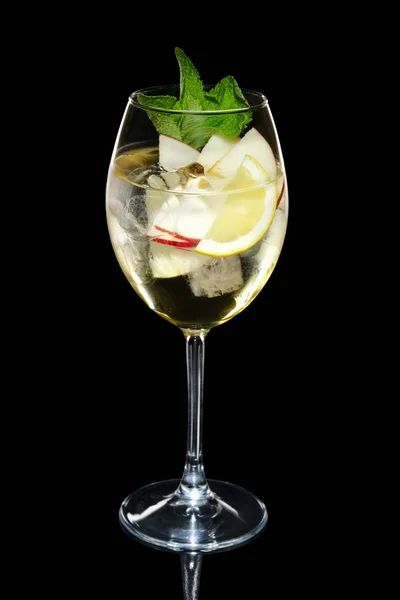 Apple cocktail with a sparkling wine with ice cubes in wine glass isolated on black — Stock Photo, Image