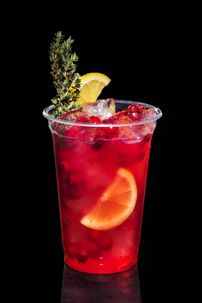 Cranberry vodka cocktail with lemon and rosemary isolated on black — Stock Photo, Image