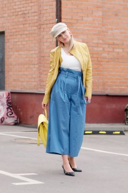 Fabrika arka bahçe Lady