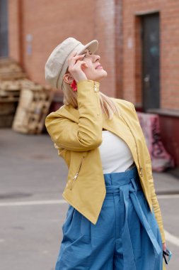 Gökte ararken Bayan. Ek yükü bir şey mi arıyorsunuz.