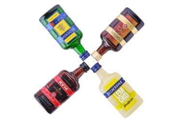 2019, 5 Kasım, Minsk, Belarus - Karlsbader Becher-Bitter, Becherovka hatıra seti