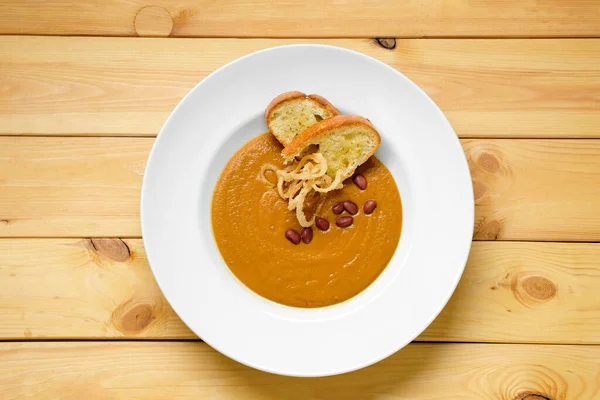 Top kilátás babkrém leves kruton — Stock Fotó