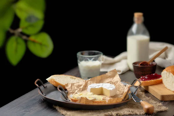 Rustic country breakfast with brie cheese, milk, baguette and cranberry jam — Stock Photo, Image