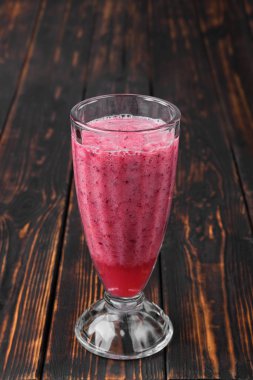 Frenk üzümü ve ahududu püresi.