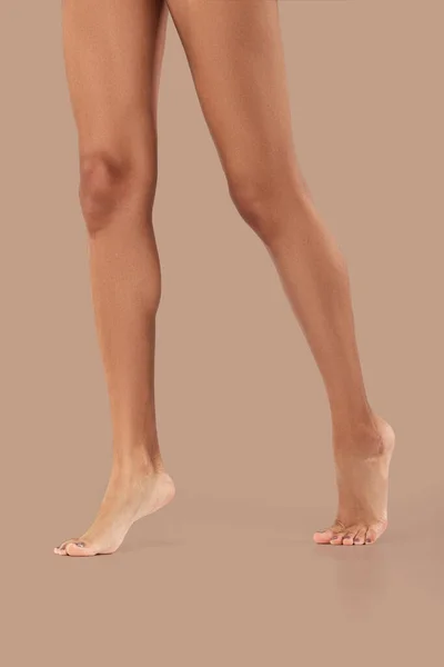 Nackte Beine Eines Afrikanischen Mädchens Modell — Stockfoto