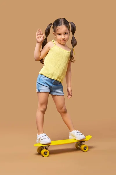 Active Young Girl Skateboard Showing Hello Sign — Stock Photo, Image