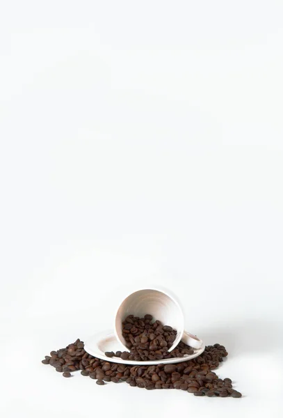 Coffee cup and beans on old kitchen table. Top view with copyspa for your text — Stock Photo, Image