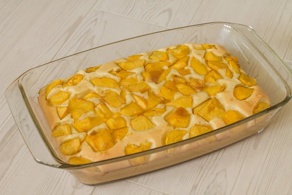 Süße Torte mit Pfirsich — Stockfoto