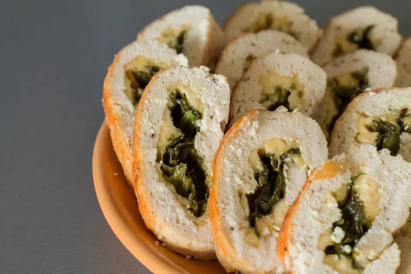 Chicken rolls with spinach and cheese — Stock Photo, Image