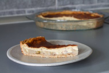 Dilim peynir ve muz ile tart