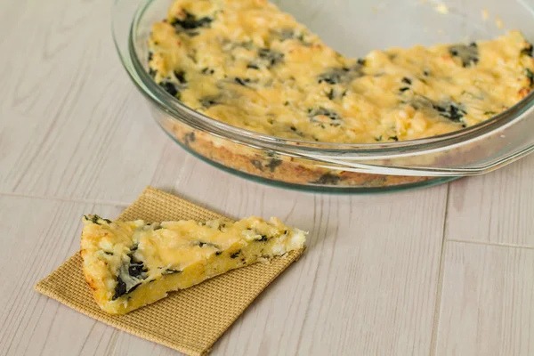 Gâteau avec ricotta, épinards et fromage Image En Vente