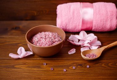 güzel spa kompozisyon masaya çiçek ile yakın çekim